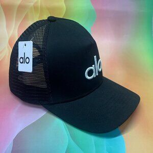 NWT Breathable Alo Yoga  Trucker Hat